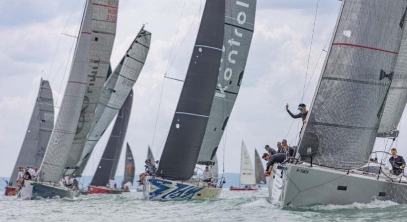 Elrajtol a One Design Balaton Tour 2025 Balatonkenese ad otthont az első fordulónak