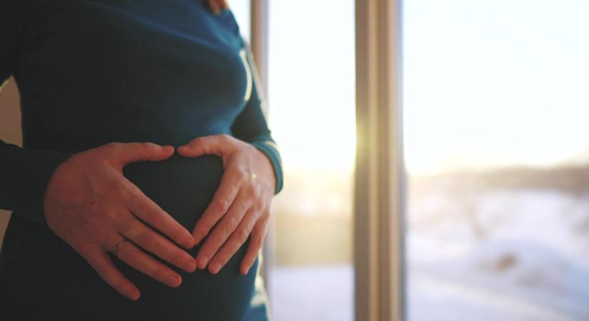 Újra reflektorfényben: terhes Budai Laura, Azahriah egykori partnere, a netezők nem kímélik