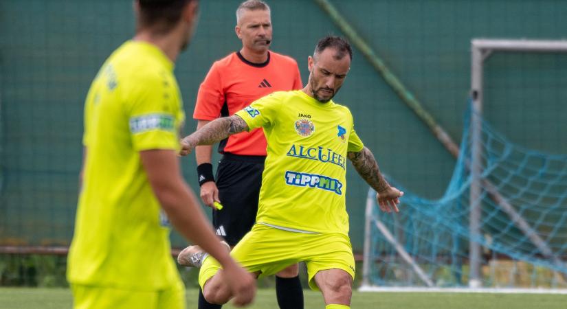 Félpályás gól, óriási fordítás, kiesés elkerülése - komoly teljesítmény kellett a héten az álomcsapathoz
