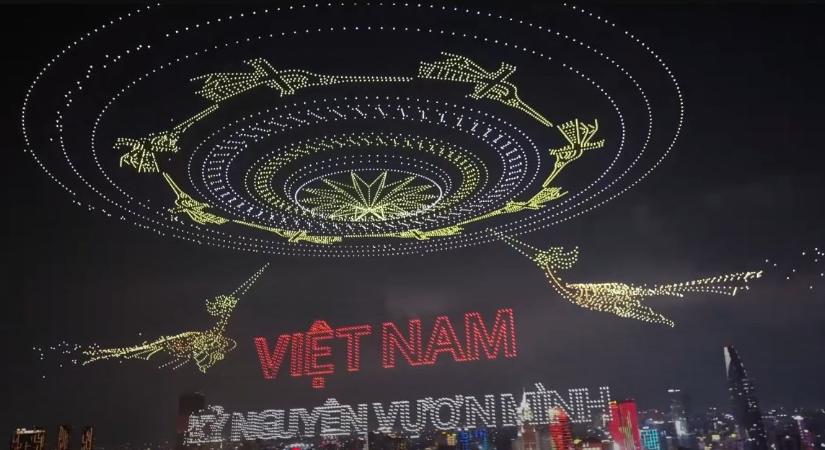 Guinness-rekord: 10 518 drón repült egyszerre Vietnám felett (Videóval)