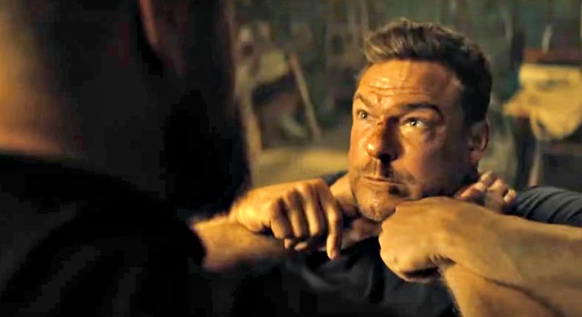 Alan Ritchson fotókkal jelezte, hogy már javában edz a Reacher 4. évadára a kaszkadőrökkel, és "ez lesz fizikailag az eddigi legintenzívebb évad" a színész ígérete szerint