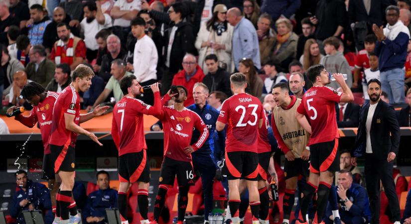 Dühös United-fanok: El kell adnunk őket, akár aprópénzért is