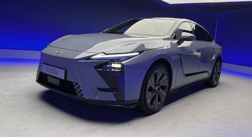 A helyszínről jelentjük: ez itt a vadiúj Lexus ES