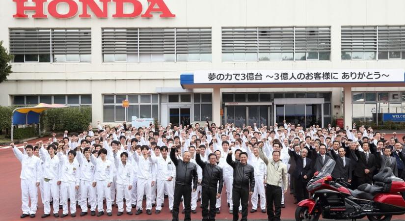 Kereken 500 millió motorkerékpárt értékesített a Honda - A világon elsőként...