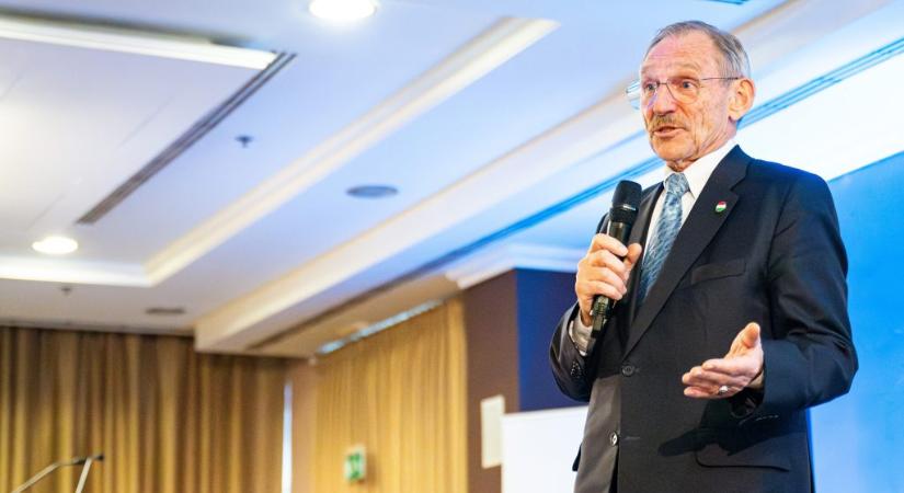 Pintér Sándor elismerte, hogy jelentős emberhiány van a gyermekvédelemben
