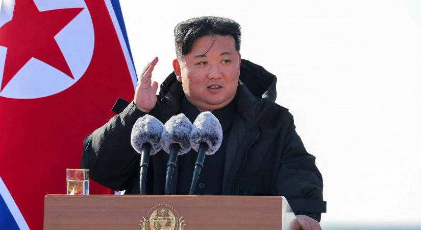 A vízre bocsátáskor megrongálódott egy észak-koreai hadihajó, Kim Dzsongun szerint a baleset foltot ejtett az ország becsületén