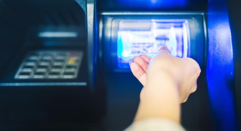 K&H: berobbant a bankkártyabúcsúztató megoldás az ATM-eknél