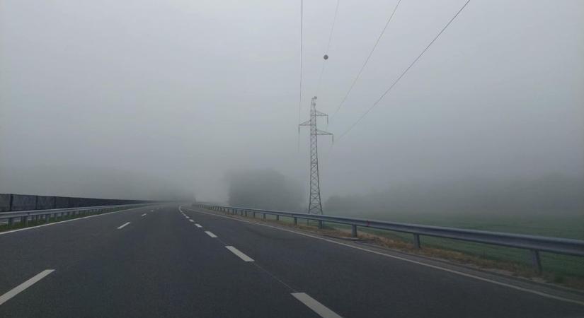 Hatalmas a köd Győr-Moson-Sopronban: szinte semmit nem látnak az autósok – fotók