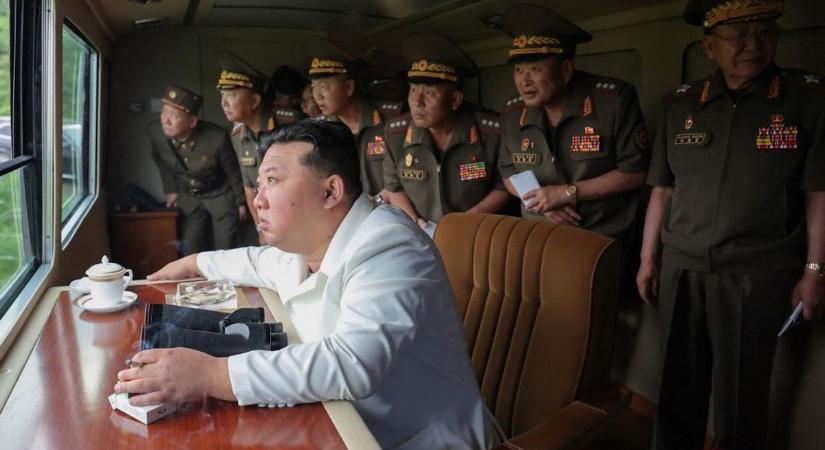 Kim Dzsongun tombol, szeme láttára szégyenült meg az észak-koreai hadsereg