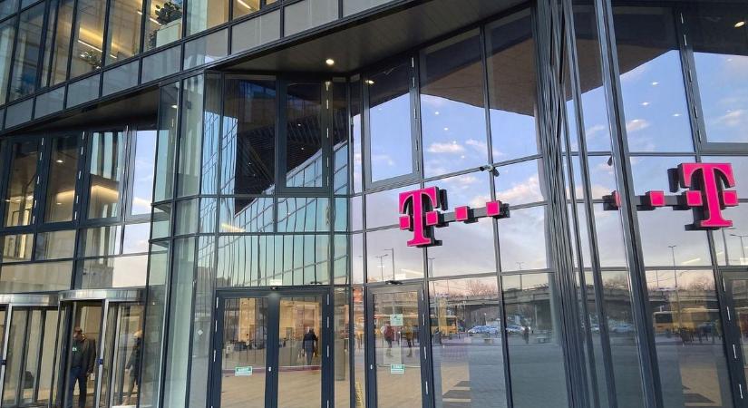 Magyar Telekom: egy nap alatt 14 milliárd forintot költött saját magára a vállalat