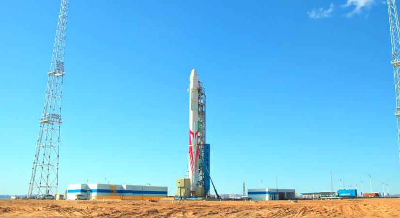 Itt a SpaceX kínai változata, a LandSpace, akik hat műholdat állítottak pályára a hétvégén