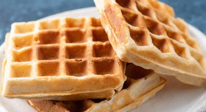 Gluténmentes fokhagymás gofri: szendvicsalapnak is tökéletes