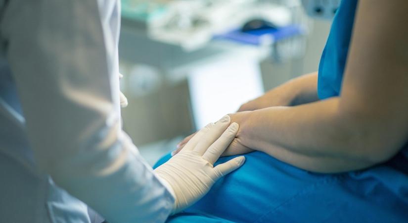 Összebarátkozott vele, majd meglopta a betegét egy Békés vármegyei kórház ápolója