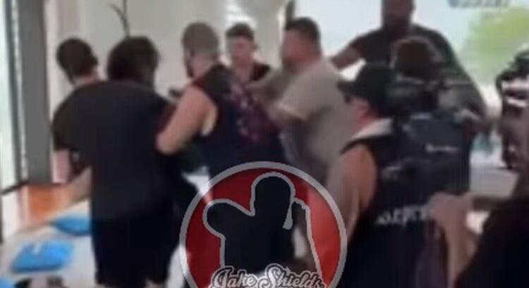 Tömegverekedésbe került Nate Diaz és Jake Shields egy orosz reality forgatásán - TD