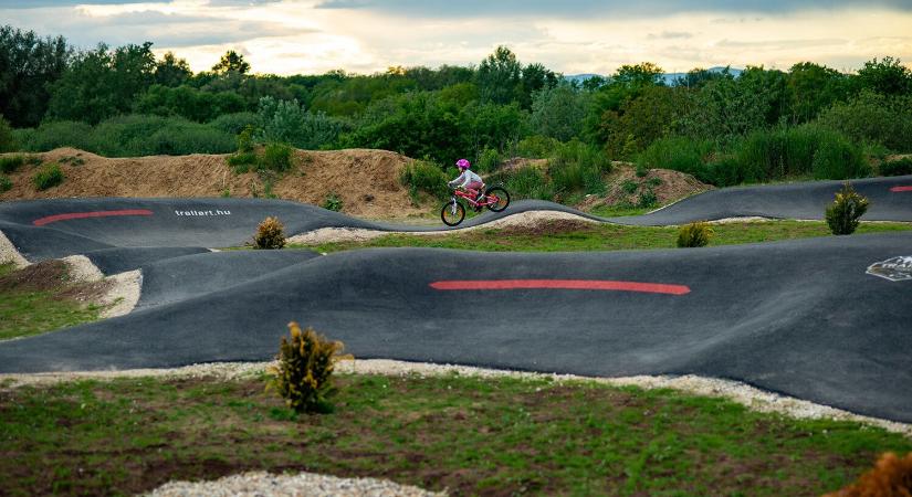 Közel félszáz bringapark kiépítését támogatja idén az állam