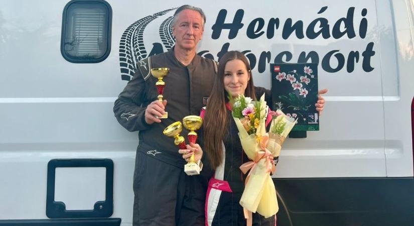 Mindhárom Hernádi éremmel és kupával tért haza a versenyről