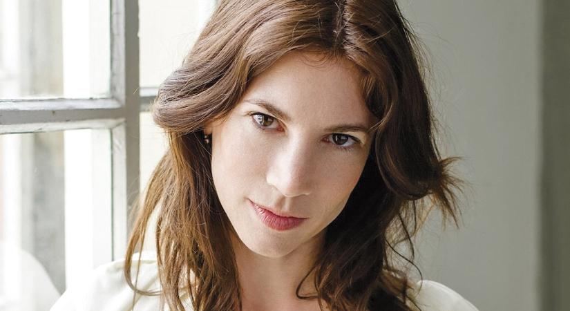 A gólya lába piros – Horváth Cecília írása