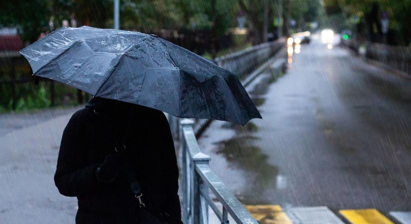 Viharzóna közeleg: a Tiszántúlon lehet a leghevesebb a csapadék