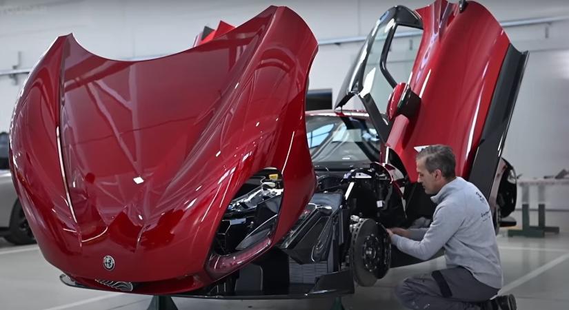 Így készül kézi összeszereléssel az Alfa Romeo 33 Stradale!