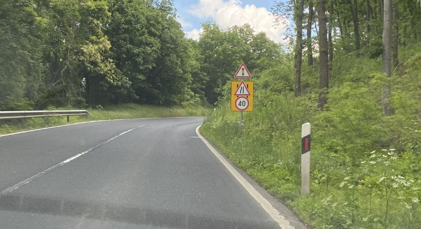 Megcsúszott a támfal a szerpentinnél – Mutatjuk, meddig és mikor számíthatunk útlezárásokra a 82-esen (videó)