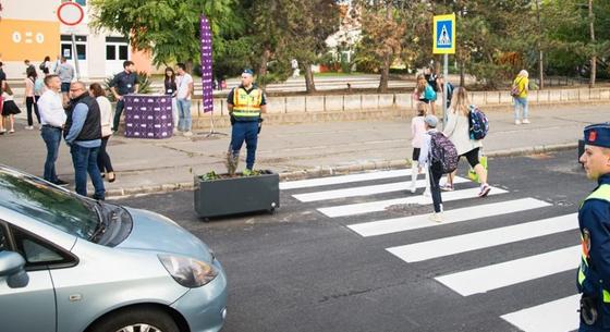 Lezárnák az autósok elől reggel és délután az iskolák előtti utcákat Budapesten