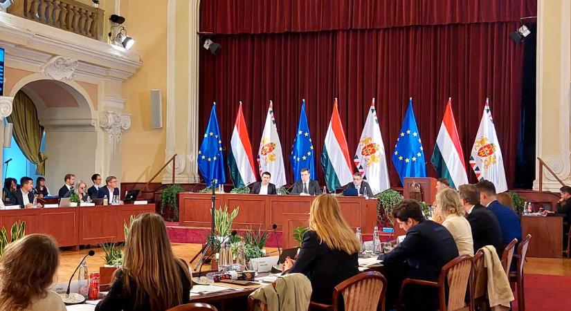 Közgyűlés: „felnyomnák″ a fővárost a Szuverenitásvédelmi Hivatalnál, de nagy csaták jönnek a BKV miatt is
