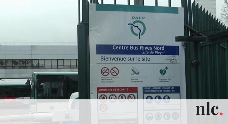 Miniszoknyája miatt nem engedtek buszra szállni egy fiatal nőt