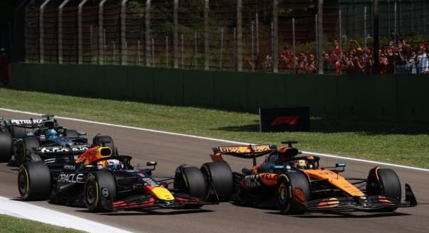 „Nevetnem kellett” – Verstappen a Piastri-előzésről