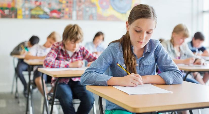 11 éves és már diplomás: a magántanuló kislány példát mutat minden szülőnek