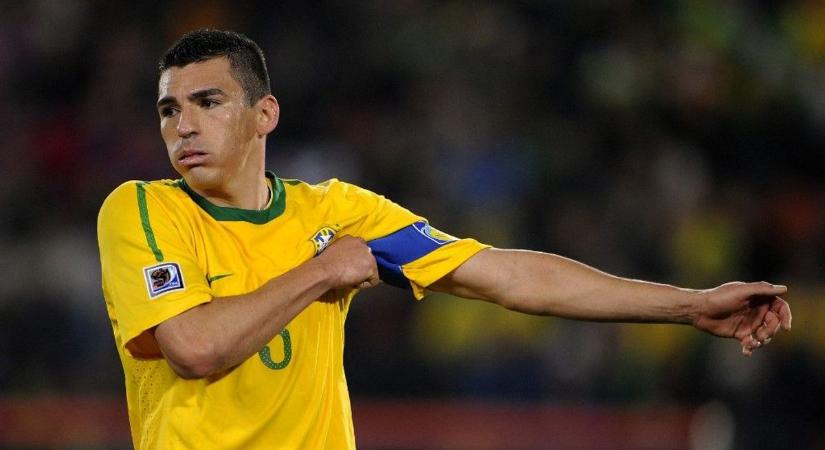 Megrázó fotó: Istenhez fohászkodik a súlyosan megégett világbajnok brazil focista