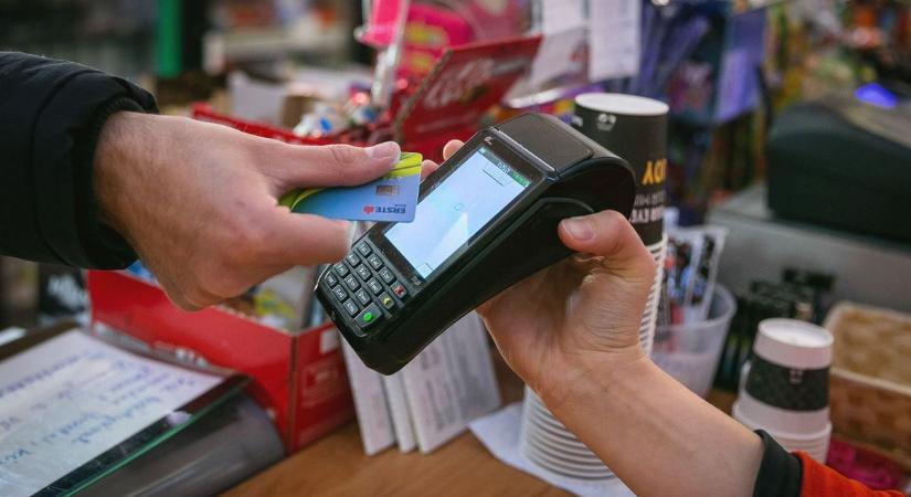 Az ilyenek miatt tiltsd azonnal a kártyád, ha elveszik – több tízezres a tanulópénz Hevesben