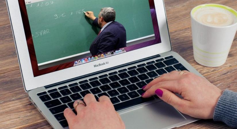 Csaknem 60 felsőoktatási intézményben kezdődhet meg az online oktatás