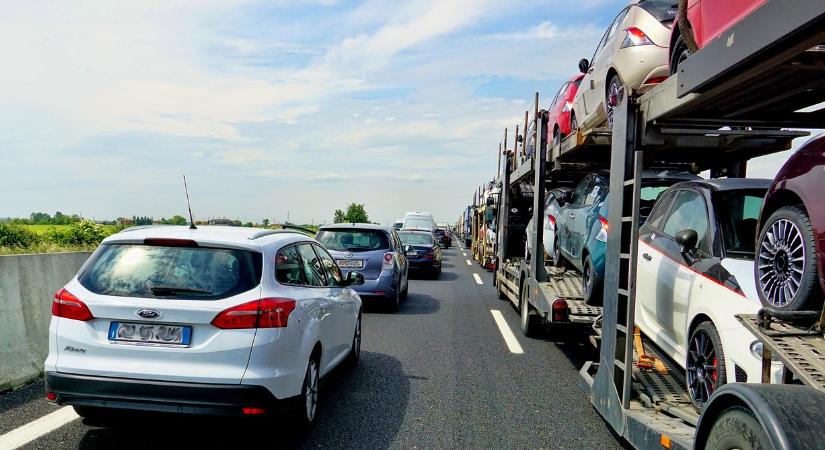 A gyorshajtók miatt tilthatják be a vezetéssegítő eszközöket