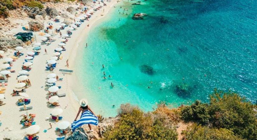 Aranyló homok, kristálytiszta tenger: Hivatalosan is ez Európa legjobb strandja 2025-ben