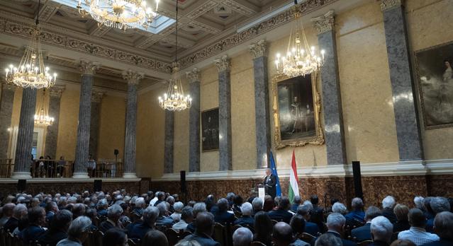 Varázshatalom: kiállítás nyílt az Akadémia első 200 évéről az MNMKK Nemzeti Múzeumban
