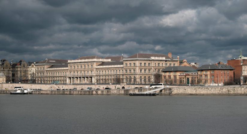 Megjelent az UNI in&out 2025 Nyár: fókuszban a példaképek, az AI és a skillek