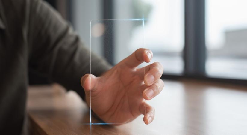 Sam Altman hamarosan 100 millió OpenAI-ketyerét dobhat piacra, ami a laptop és a mobil mellett a harmadik alapeszköz lenne