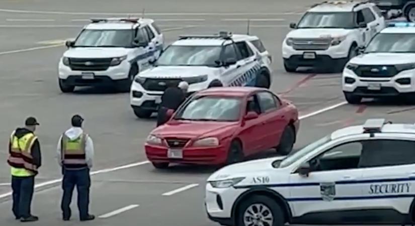 Úgy eltévedt a kajafutár, hogy Chicago repterén, a repülők között kötött ki