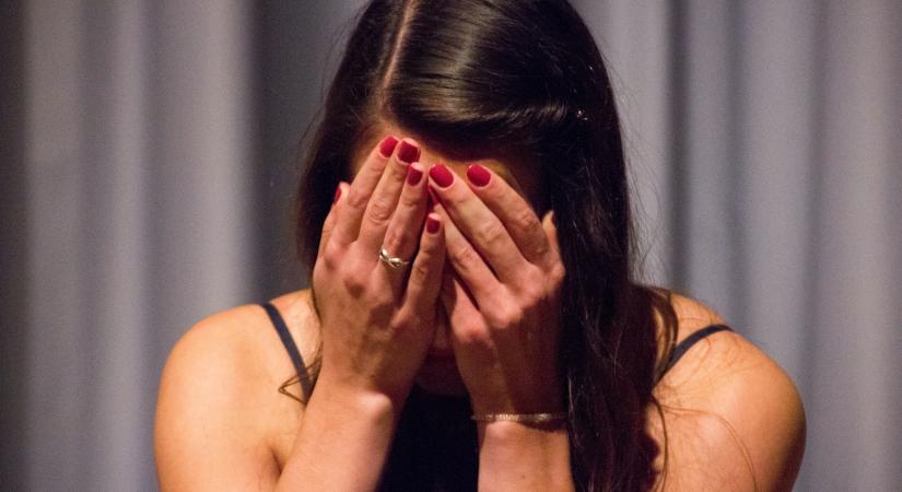 „Pornót ajánlottam egy papnak.” Mi volt életed legkínosabb beszélgetése?