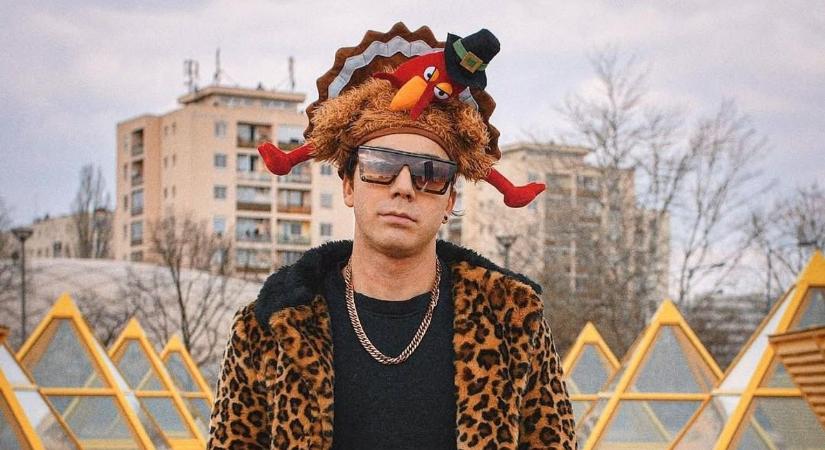 Bizarr nővé avatási szertartáson vett részt Szabyest – videóval