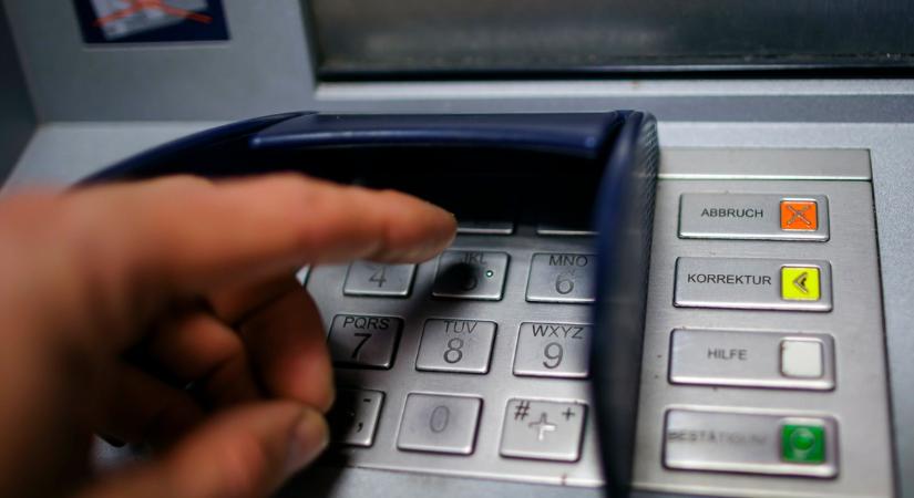 Készpénzfelvétel: itt a trükk az ingyenes művelethez. 150 ezer forint helyett, annak sokszorosát veheted fel