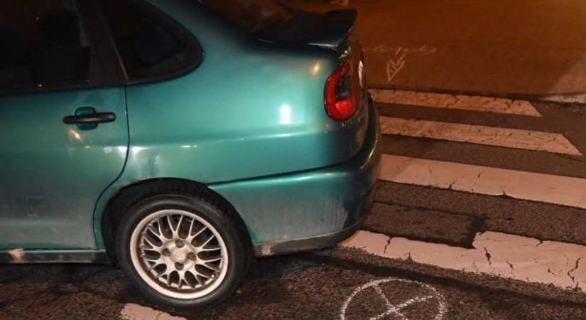 Gyalogost gázoltak a kaposvári áruház parkolójának zebráján