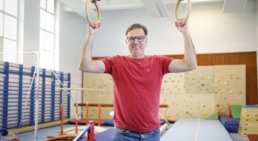 Embereket nevel, nem csak sportolókat – országos díjra jelölték a győri testnevelőt