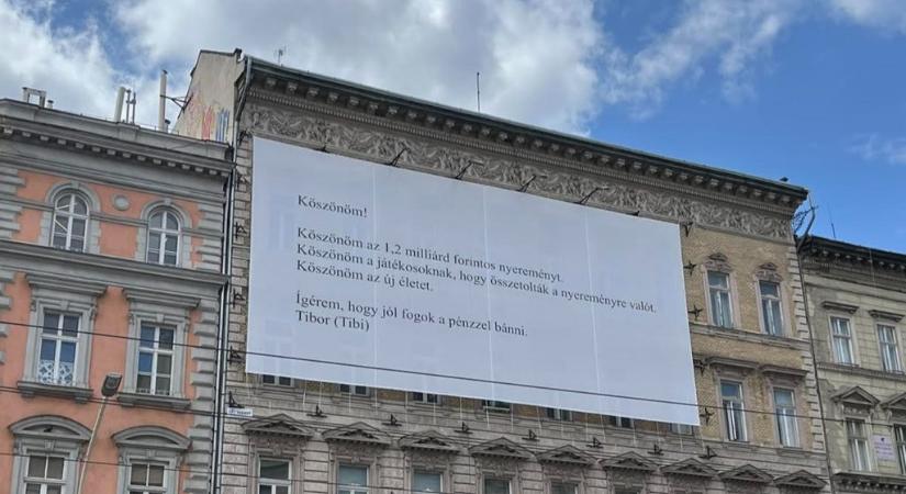 Nem egy lottónyertes, hanem a legnagyobb magyar online kaszinónyeremény hívta életre az Oktogon épülethálóját