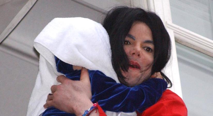 Mindig kendővel takarta el kislánya arcát Michael Jackson. A tragédia után felnőtt és ilyen most Paris, akinek elképesztő a foglakozása