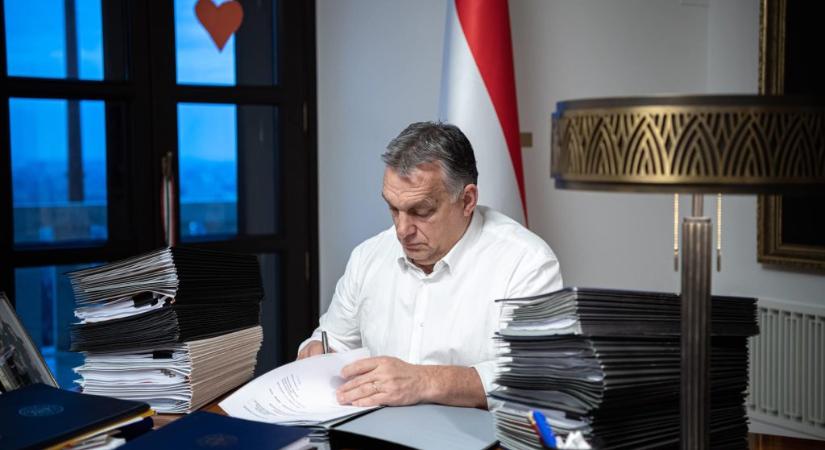 „Friss levegőt sem engednek Orbán szobájába, ha kell, külön Pravdát nyomtatnak a főnöknek, hogy nyugodt legyen”