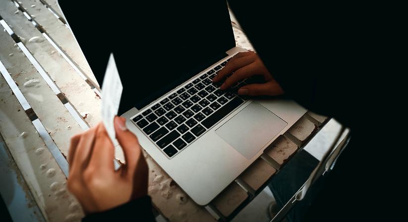 Nagyon vigyázzon! Rászálltak a hekkerek az egyik bank ügyfeleire