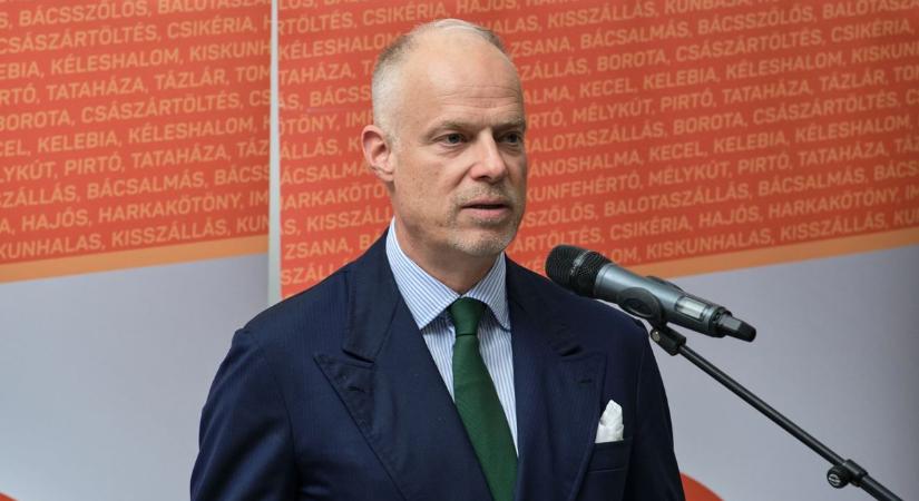 Honvédelmi miniszter: A magyar katonák nem szeretik a köpönyegforgatókat