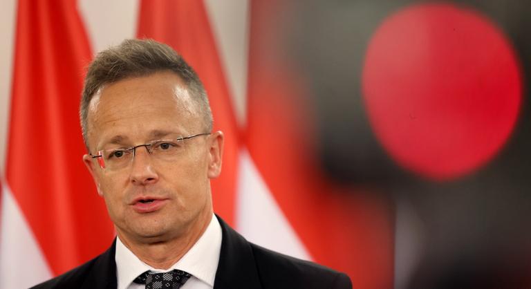 444: Szijjártó Péter fórumán is részt vehetett a „Harcosok Klubján” feltűnő elítélt pedofil