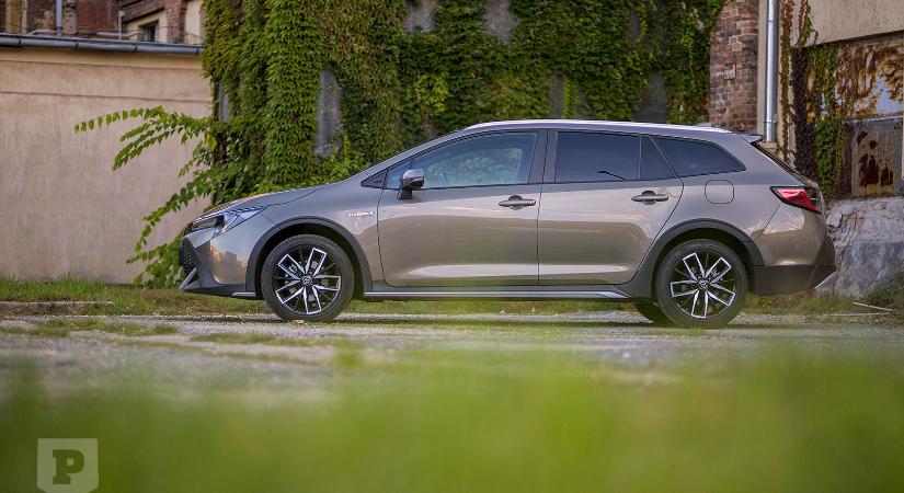 A világ legnépszerűbb autója, Hungarian Edition – Toyota Corolla Touring Sports Trek 1.8 Hybrid-teszt